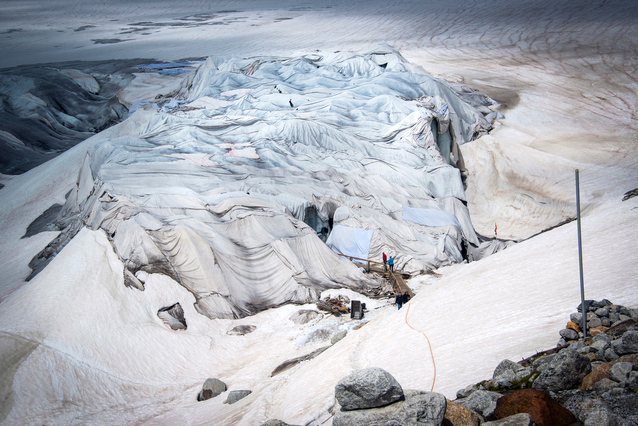 Glacier du Rhone en 2013: la photo documentaire, ce qui reste des choses disparues.